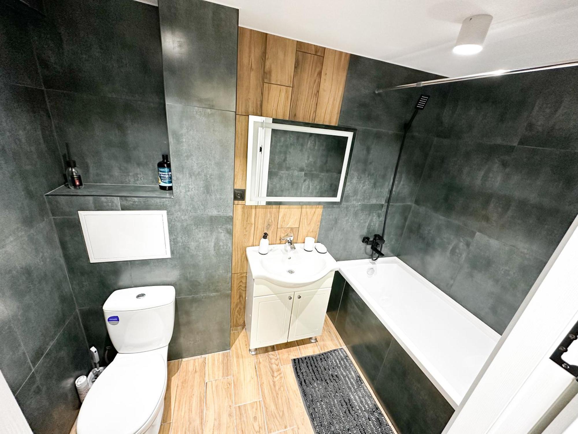 Center Location 2 Bedrooms *